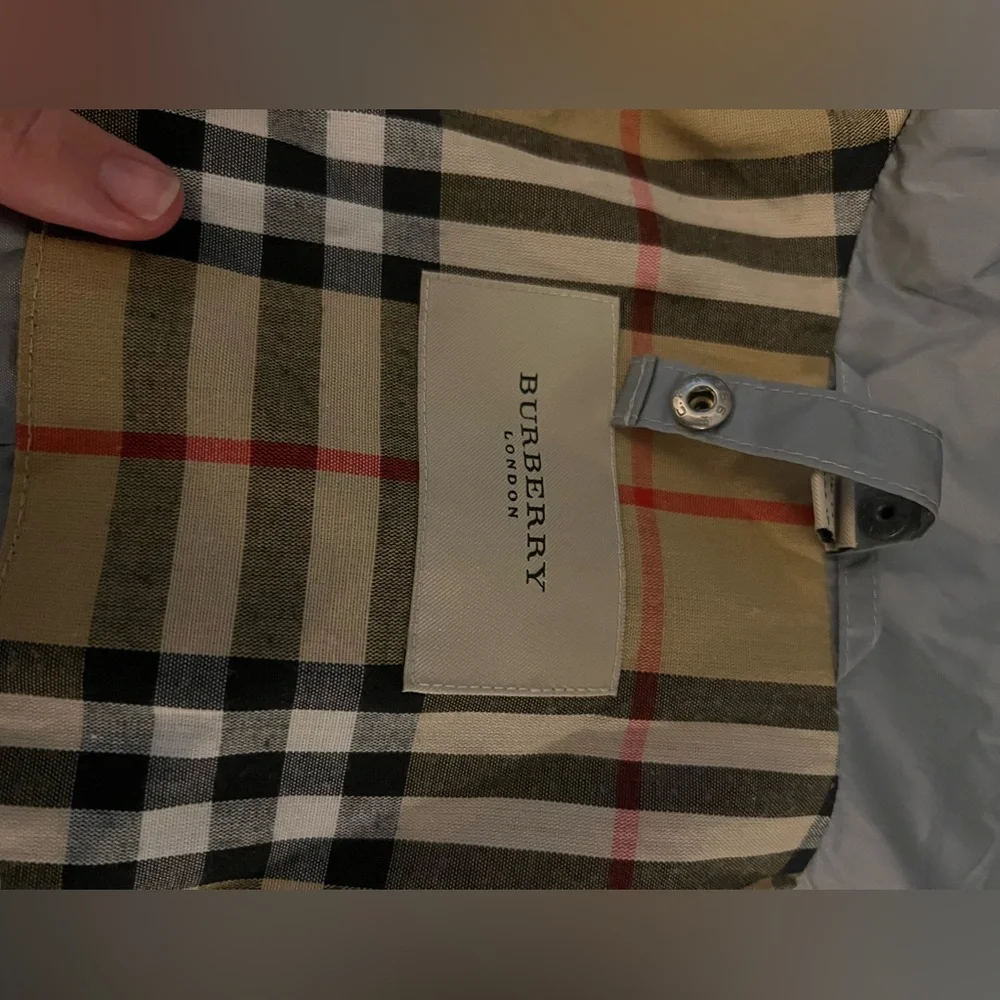 Burberry rain jacket - Picture 4 of 12